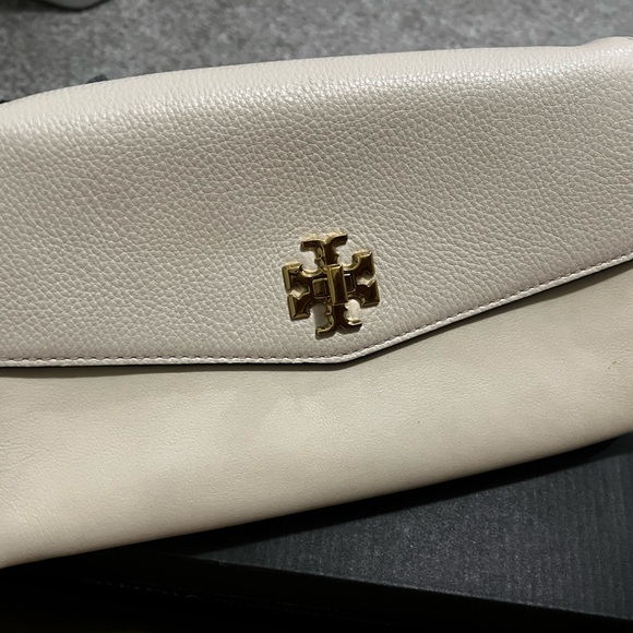 Tory Burch cream with gold hardware shoulder clutch - Picture 6 of 8